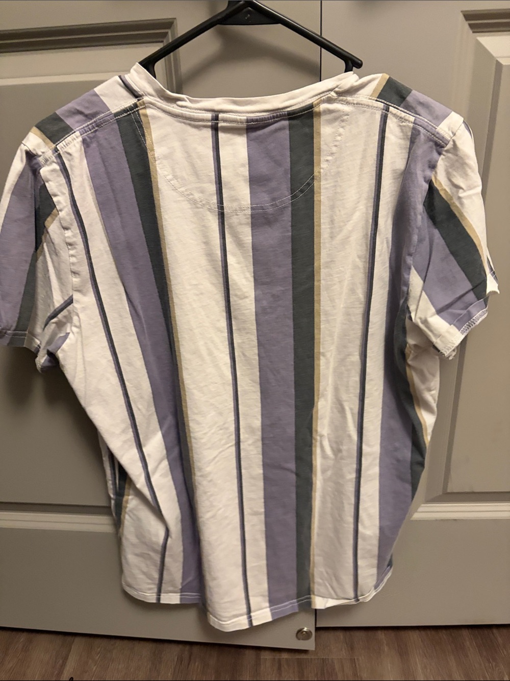 Hollister Cream Short-Sleeve Tee with Gray and Blue Stripes - Picture 4 of 4